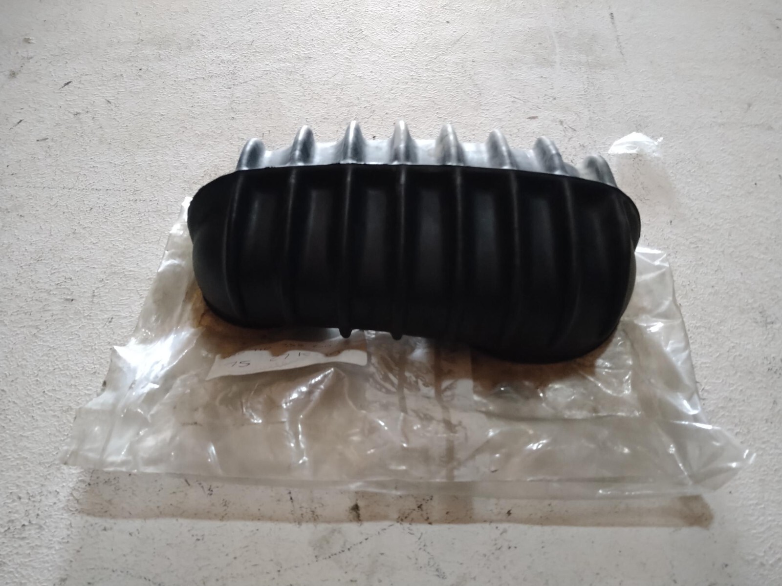Air intake boot for K-jet mixture control unit. Porsche 911 911/911S/Carrera 2.7