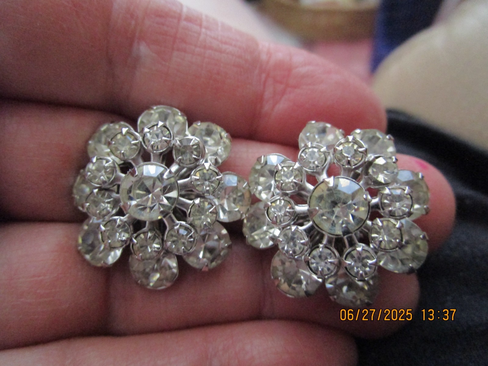 VTG 3 layer Clear Round Rhinestone Clip Earrings. riveted/prong set JL25-2