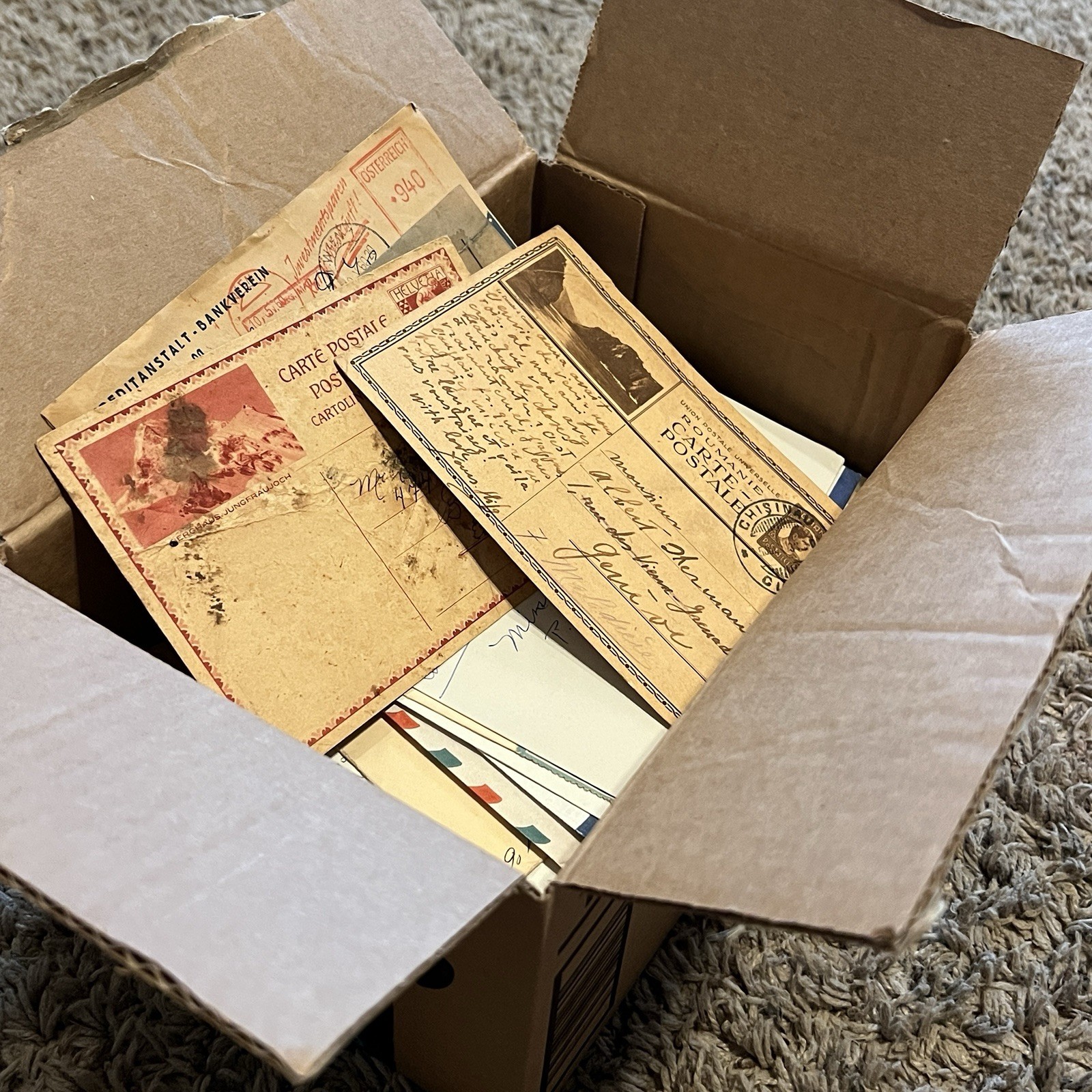 GREAT BOX LOT OF WORLDWIDE COVERS AND POSTCARDS SENT FROM MANY COUNTRIES, NO US