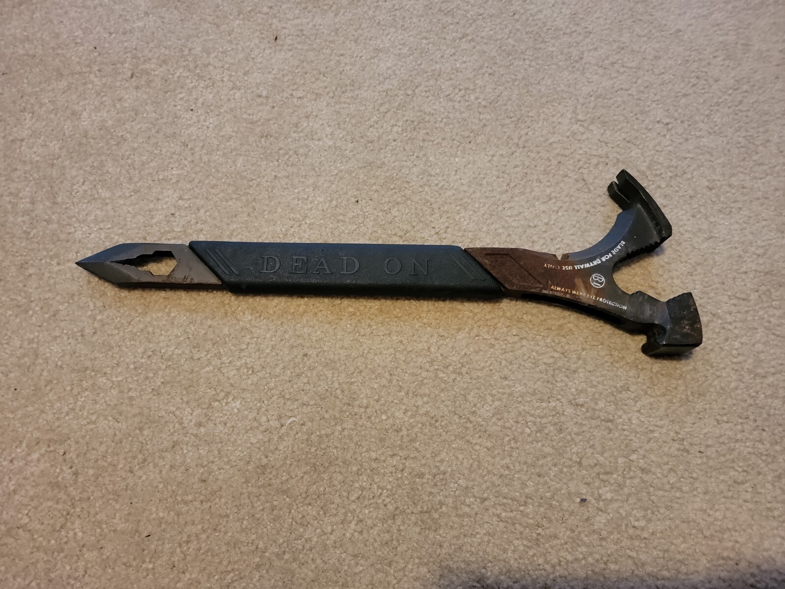 Dead On Tool Dry Wall Wrecking Bar 17 1/2" Demolition utility bar hammer