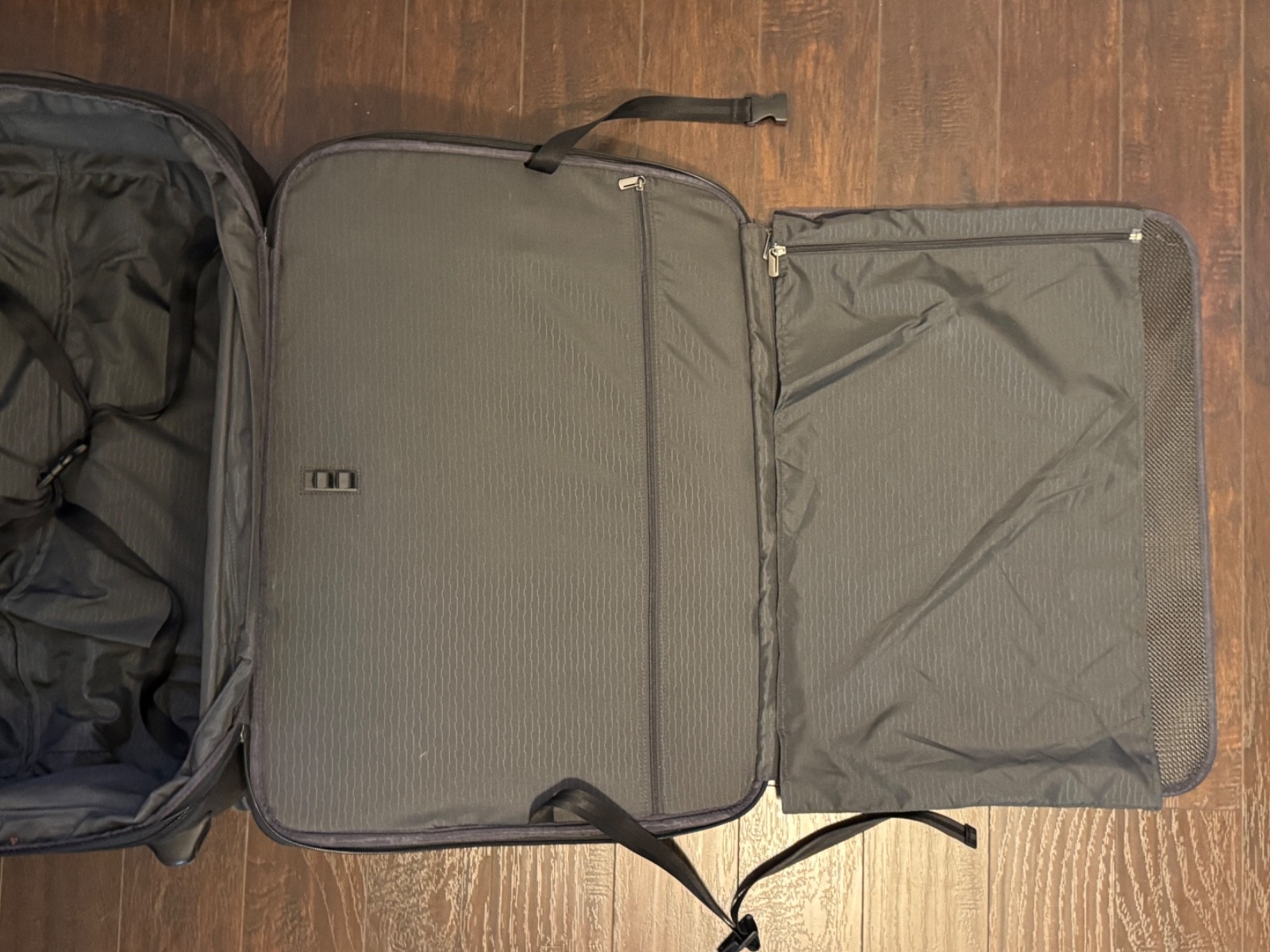 TUMI T-Tech 6727D Black 27” Expandable Two Wheeled Luggage