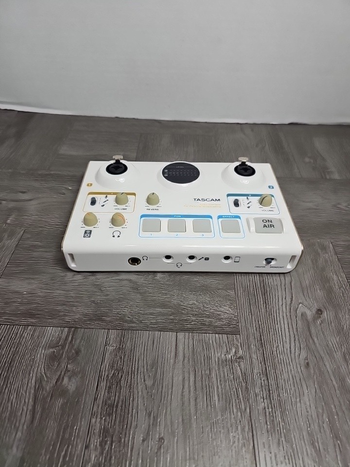 Tascam US-42 Ministudio Creator USB Podcasting Interface