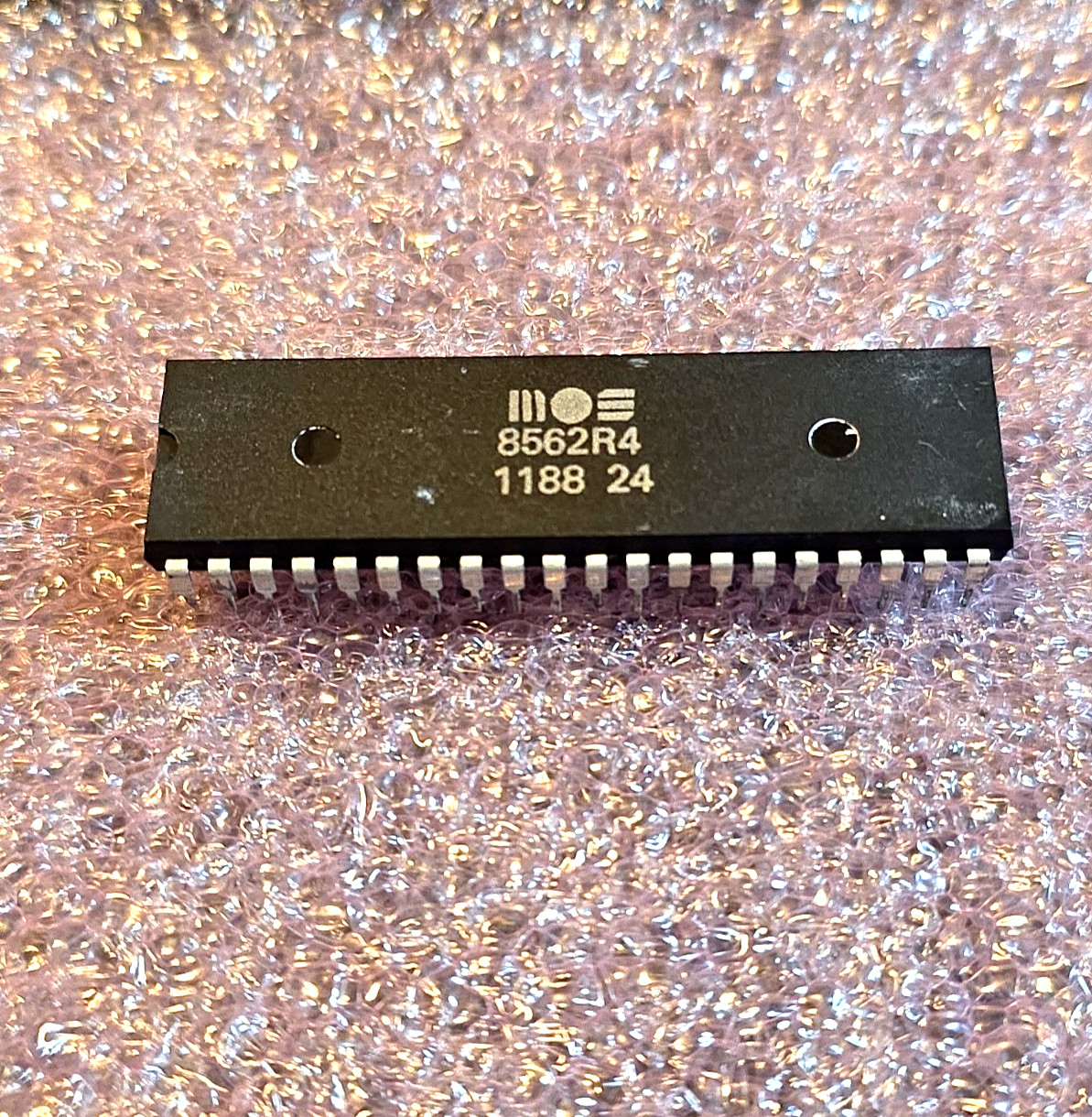 Commodore MOS 8562R4 (Date 1188) Original Vintage VIC-II Chip Tested & Working