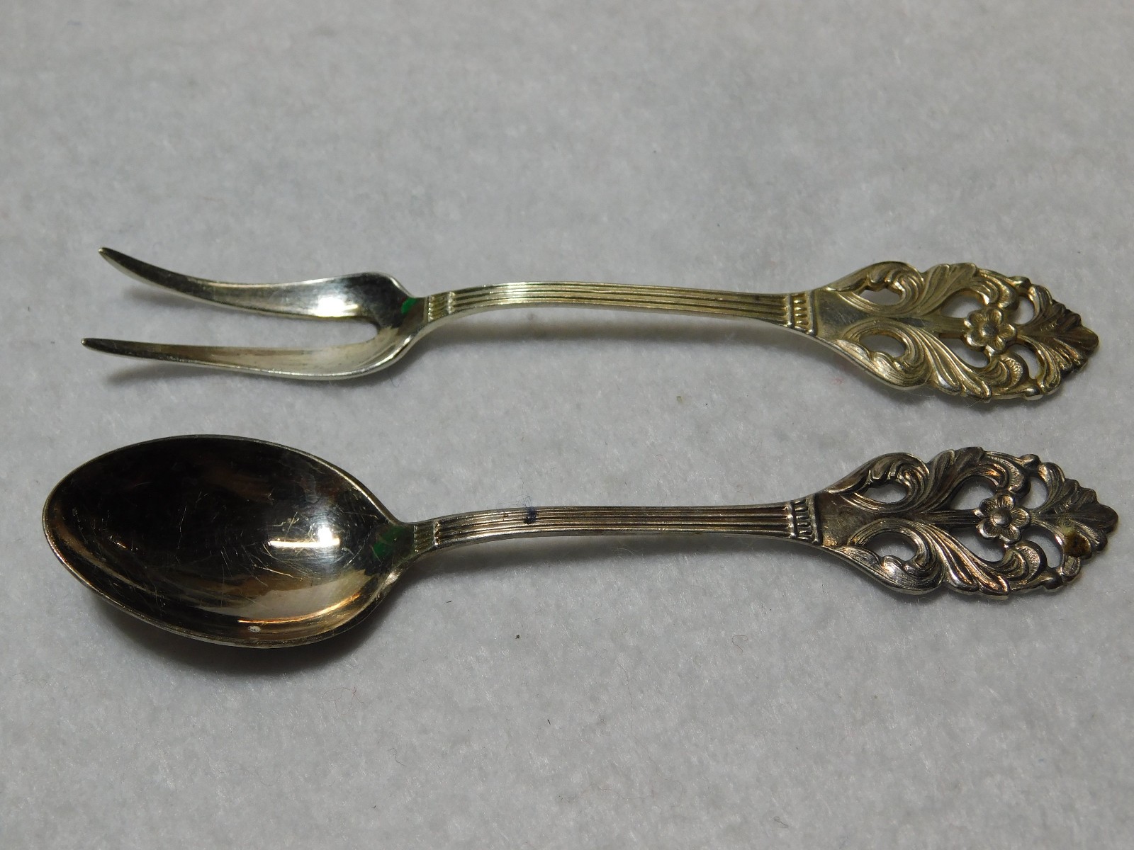 Vintage Bergquist Sweden 4" Long Olive Fork and Spoon in Good Condition