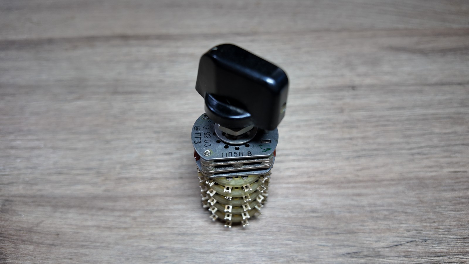 Rotary Switch PG3 with knob 5 pole 11 positions. NOS. Lot of 1.