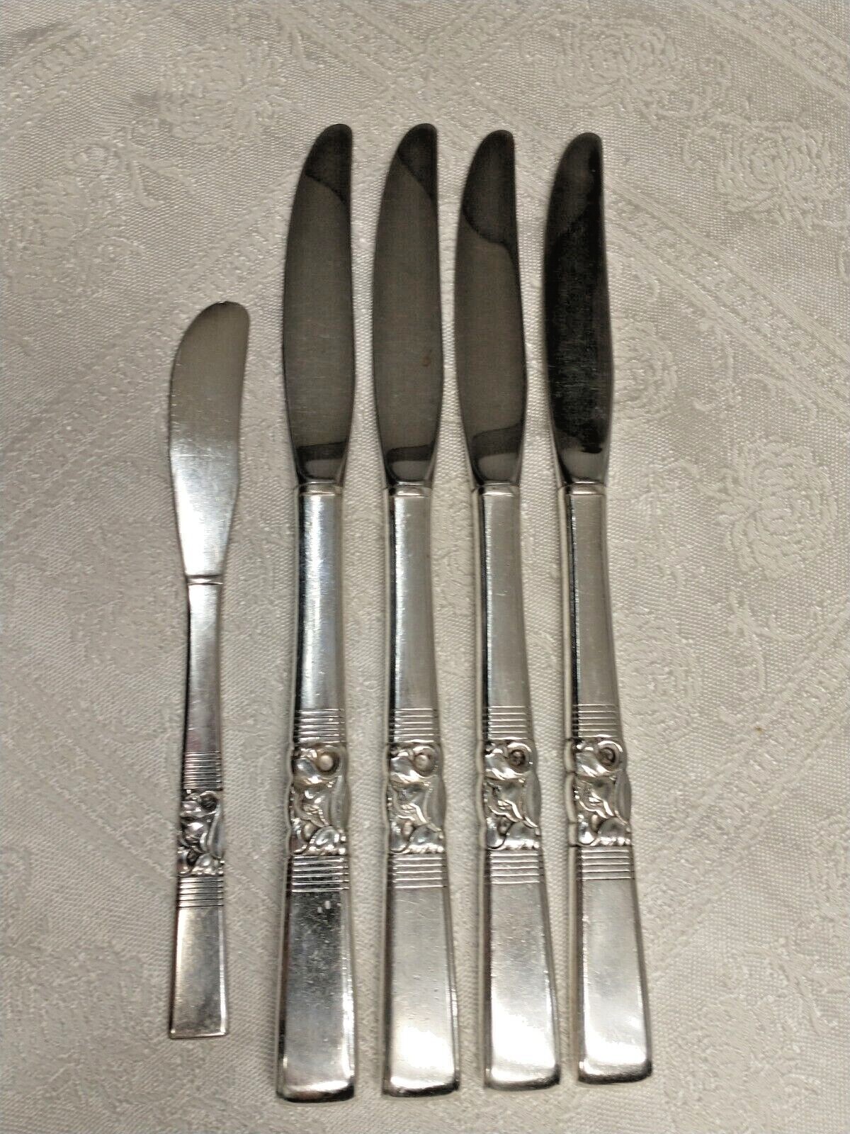 Community Morning Star Set of 4 Dinner Knives & 1 Butter Spreader Silverplate