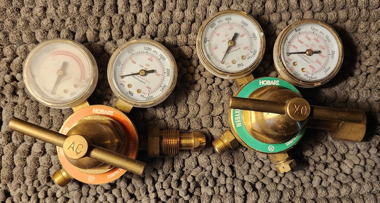 Hobart Oxygen & Acetylene Compressed Gas Regulators LXR-65, LXR-65AC