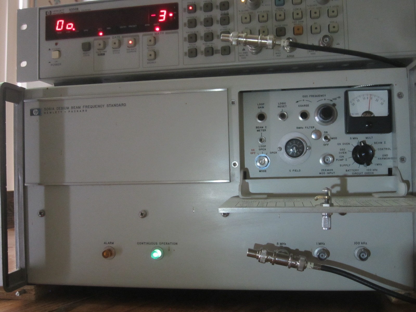 HP-5061A Cesium Frequency Standard - Parts Only - Complete Unit