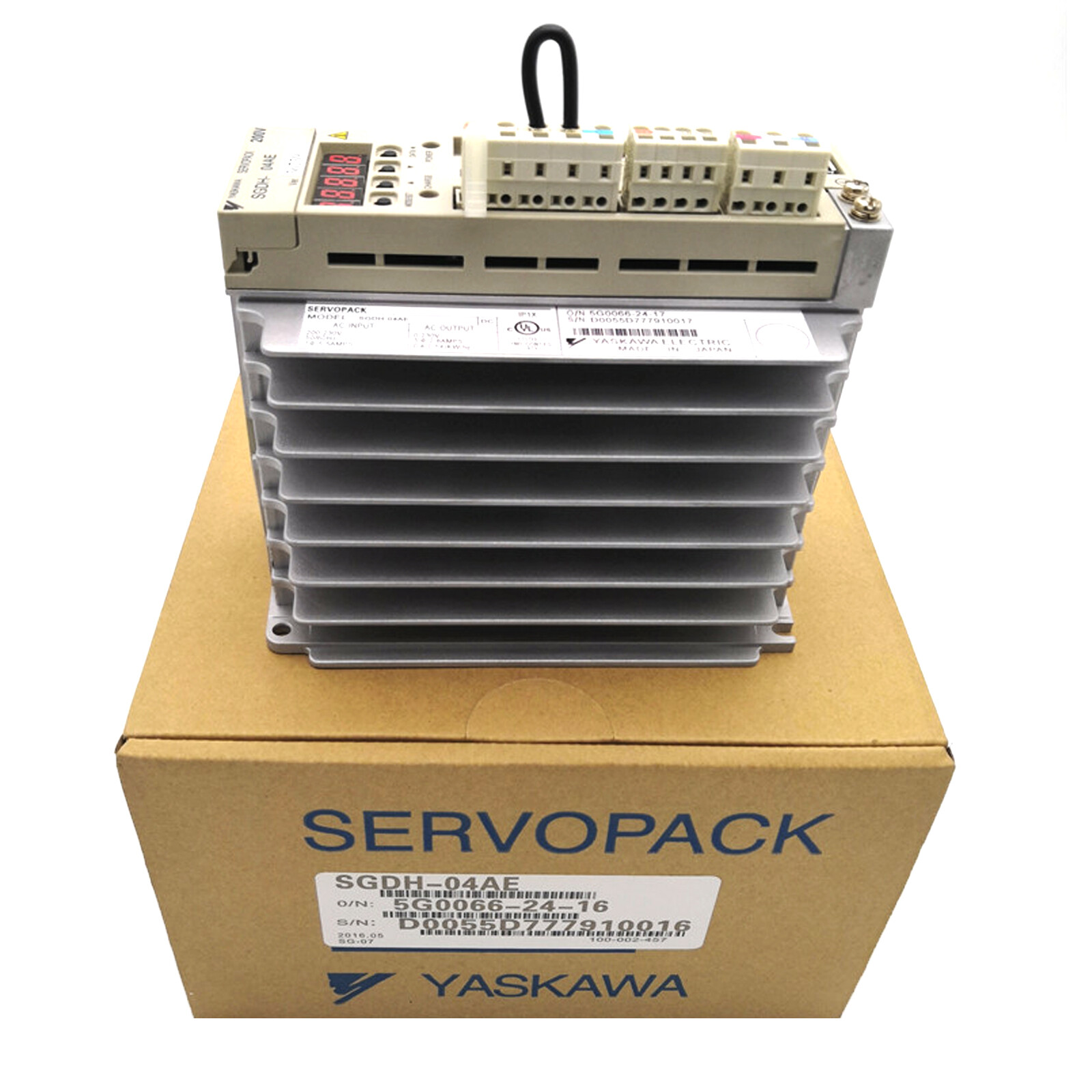 New In Box YASKAWA SGDH-04AE Servo Drive