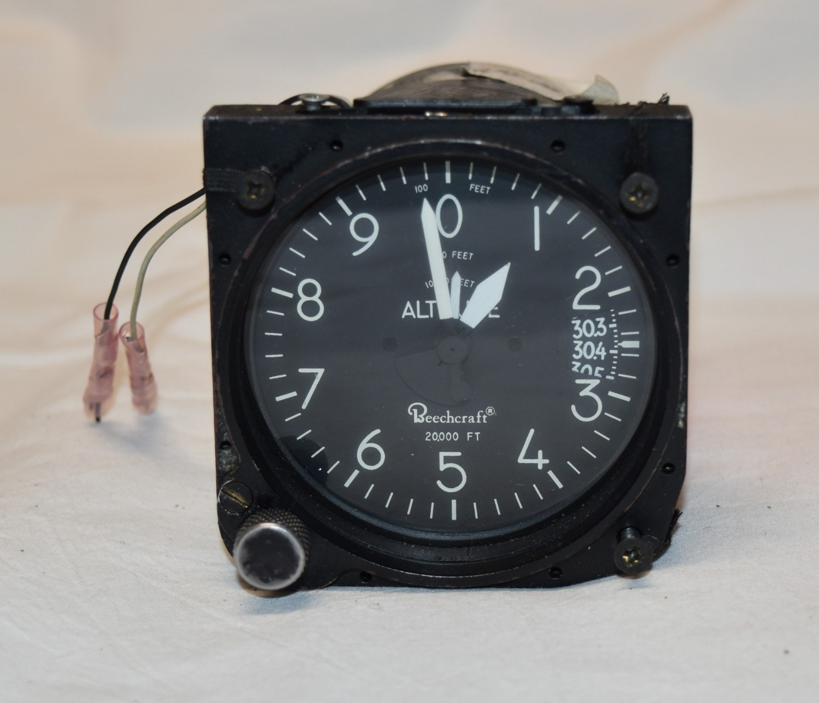 Beechcraft Aerosonic Altimeter PN 101720-11564, 58-380069 - good condition