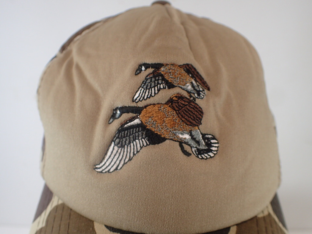 True Vintage Winchester Insulated Hunting Cap Hat Desert Camo Embroidered Ducks