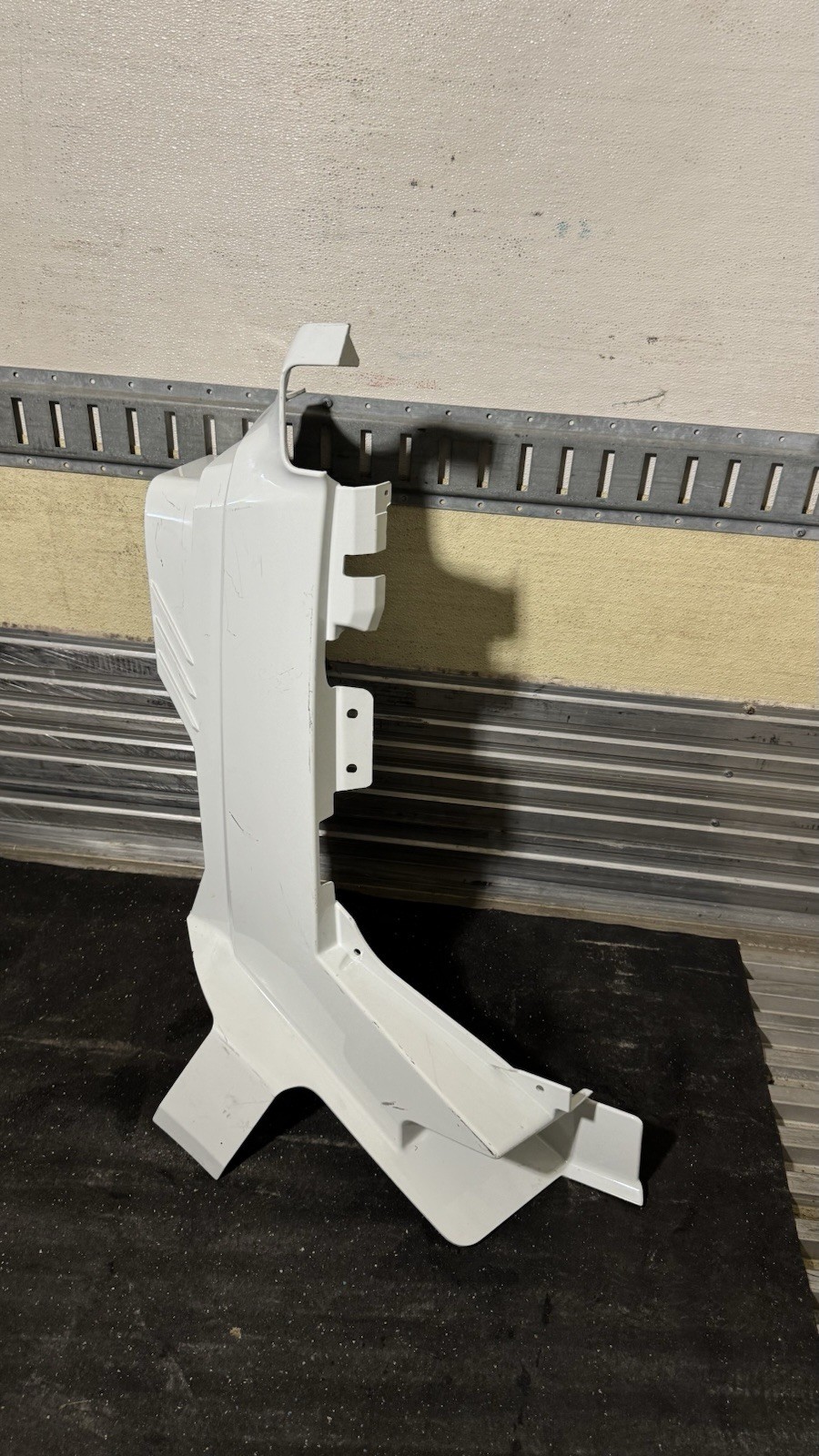 2019-2023 VOLVO VNL 860 D13 FRONT LEFT DRIVER SIDE COWL PANEL 84738849 OEM