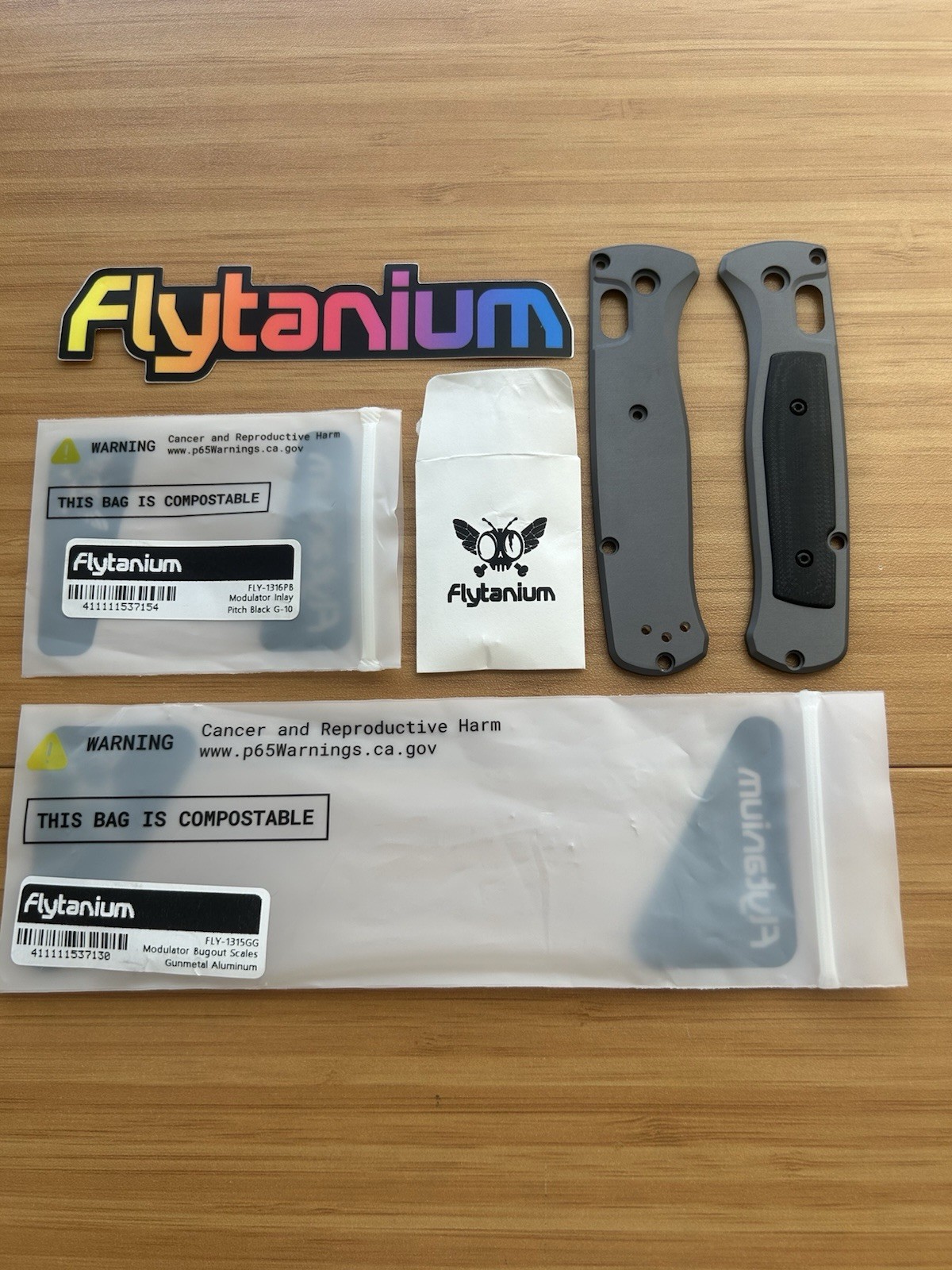 Benchmade Bugout 535 Flytanium Modulator Scales - Gray Alum / Pitch Black G10