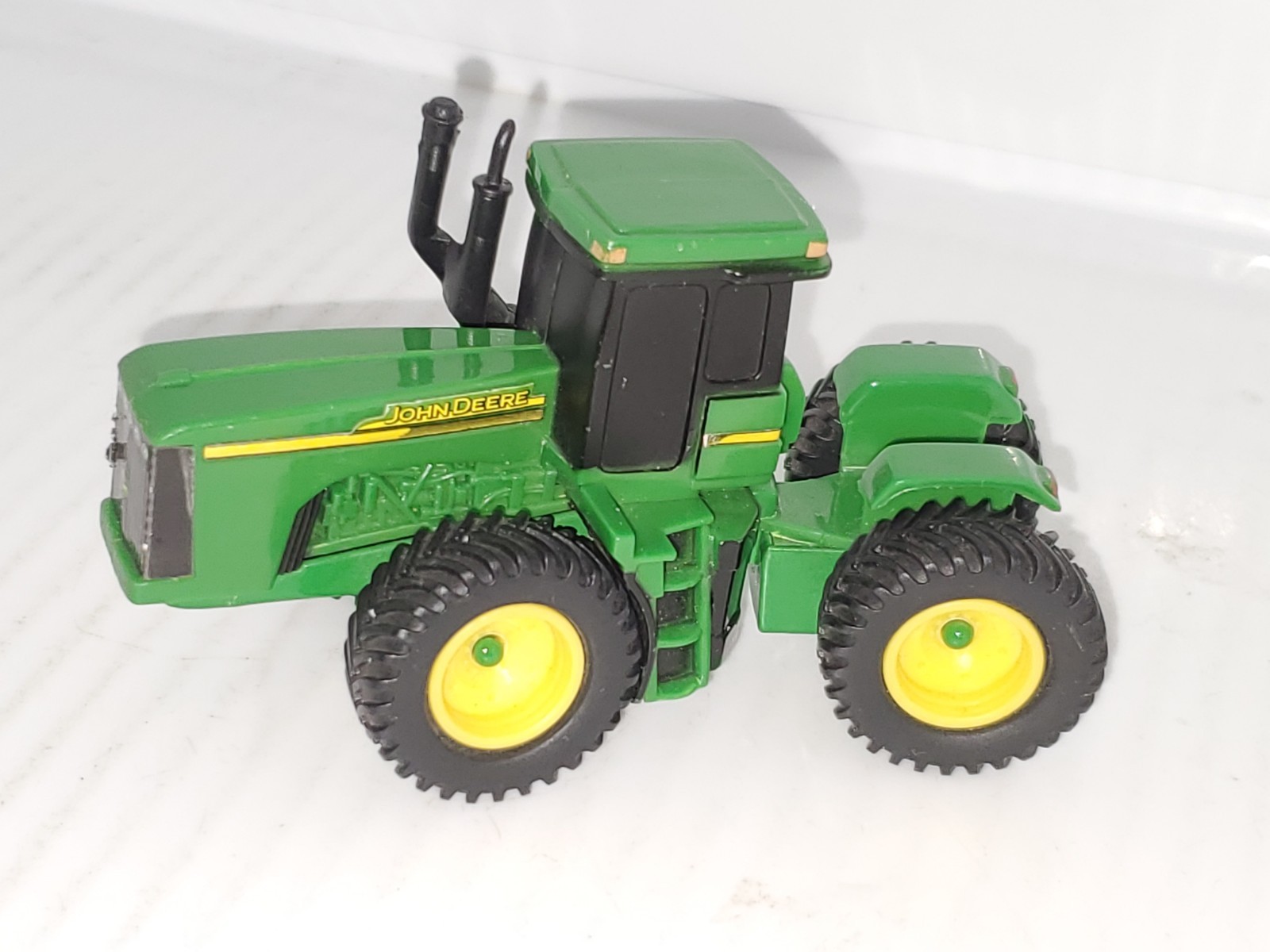 ERTL John Deere 9620 Tractor 4WD Model C0519YL01 Green Farm Toy COLLECTIBLE