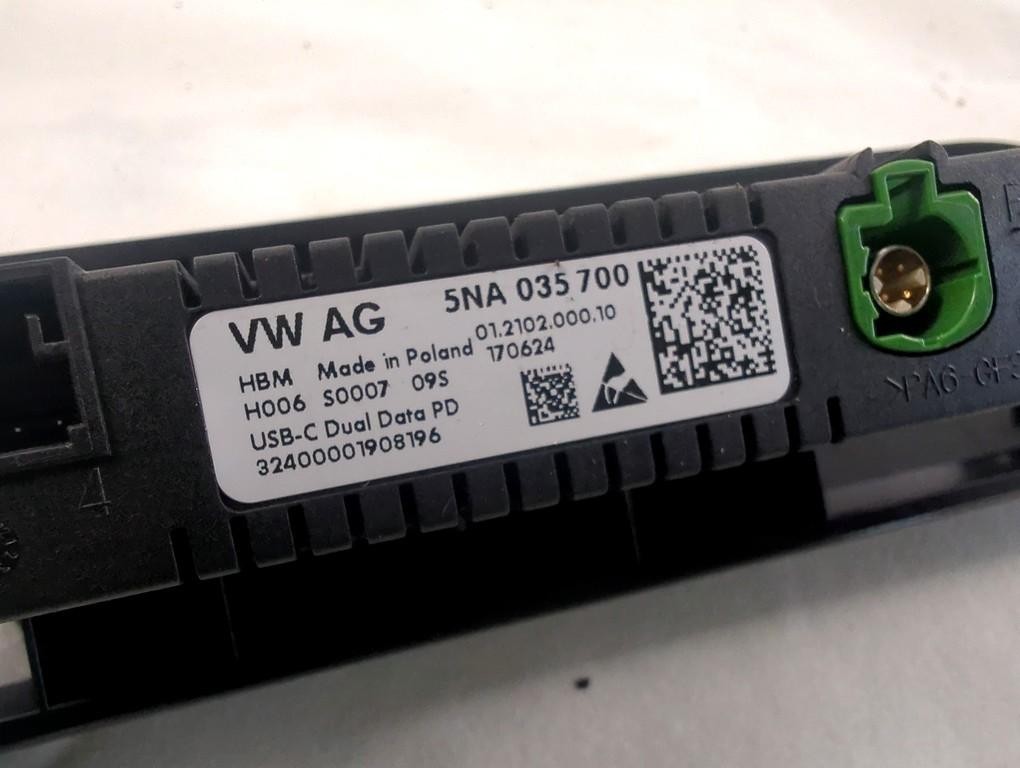 5NA035700 USB-C INPUT PORT VOLKSWAGEN GOLF 8.5 R-LINE 2.0 D 110KW AUT 5P (20