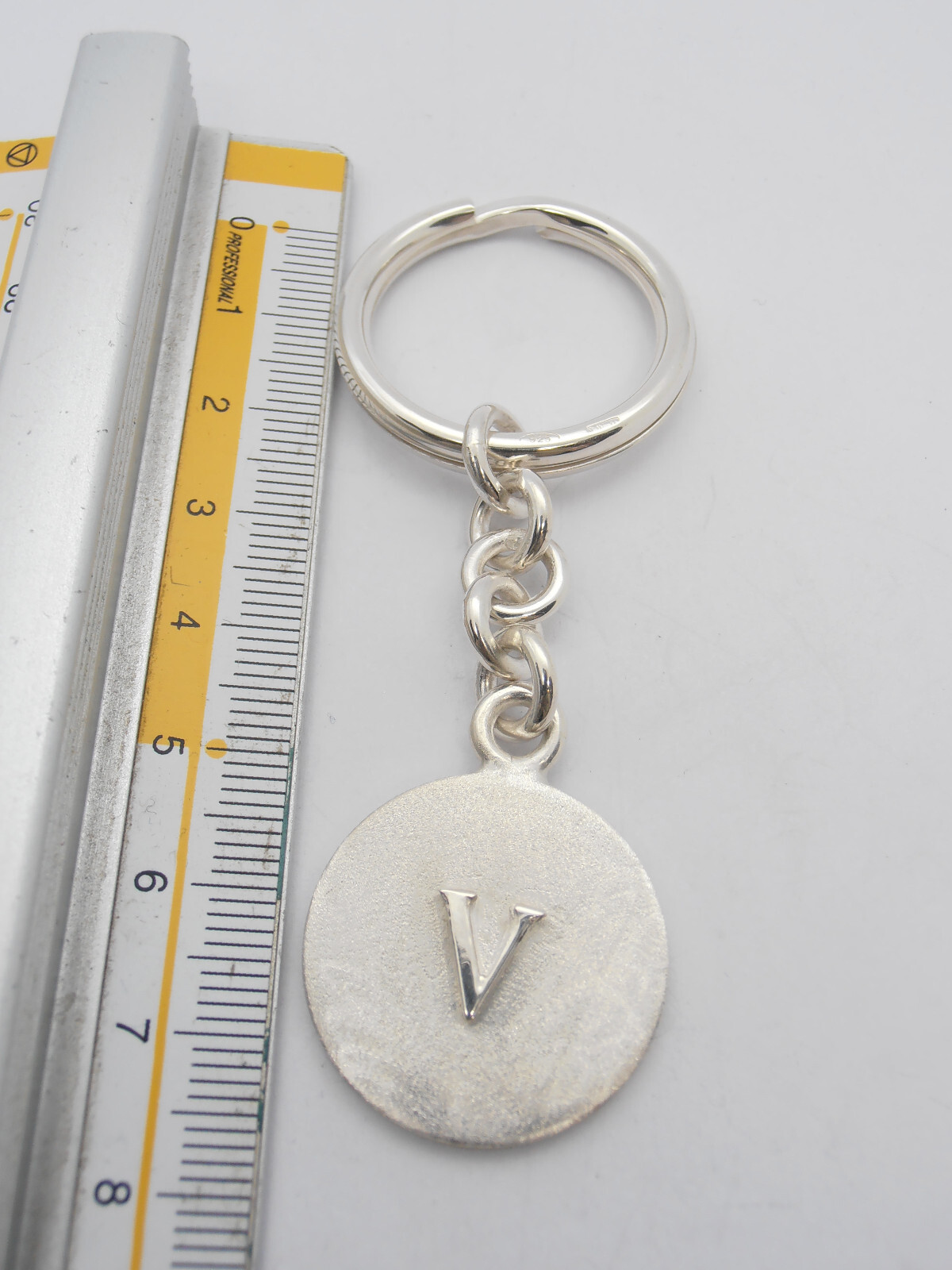 Keychain with letter - V - 925 Silver - initial - alphabet - breeze -