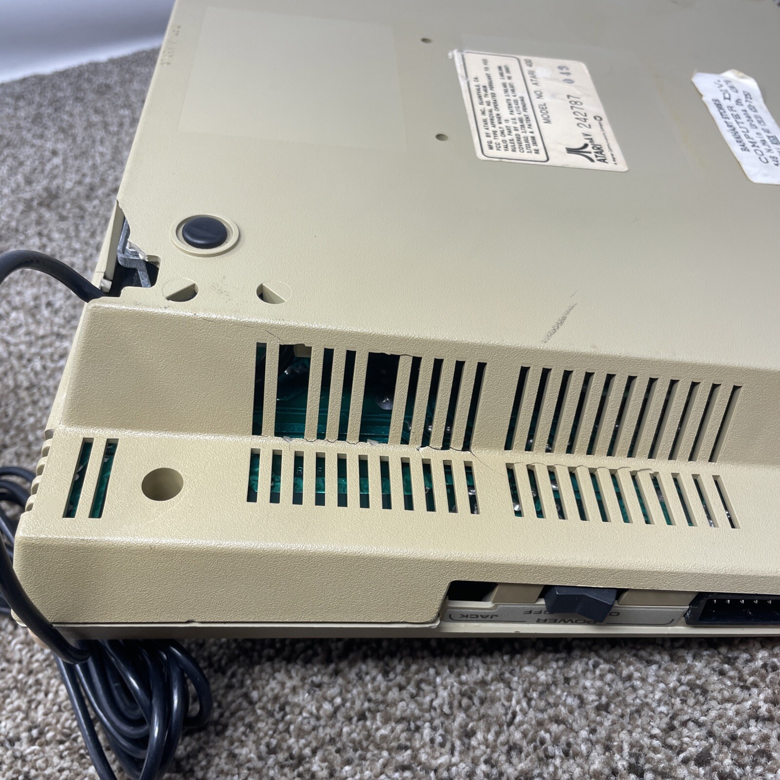 Atari 400 Computer System Partially Working READ COSMETIC DAMAGE