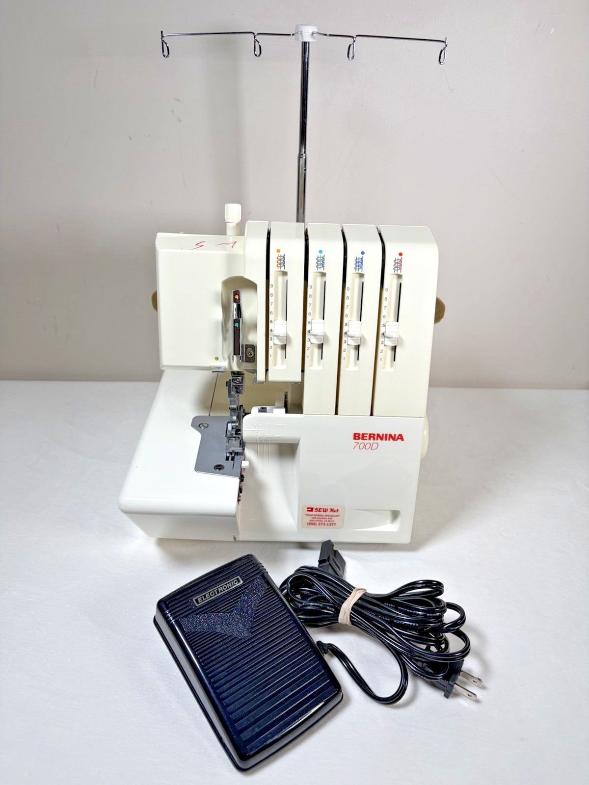 Bernina 700D Overlocker Serger Sewing Machine - Tested & Working