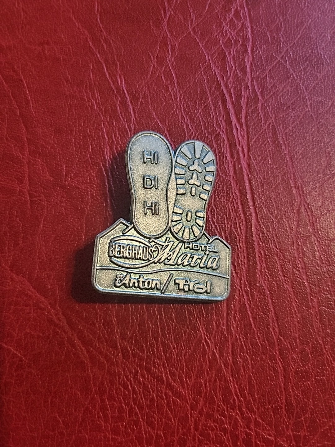 Pin hatpin hiking pin brooch Berghaus Maria