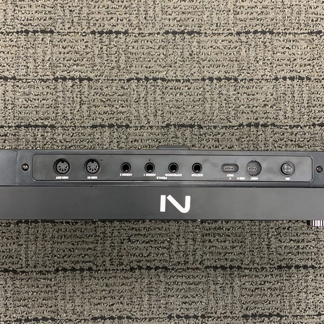 Native Instruments S-Series Komplete Kontrol S49 MK3 Keyboard Controller