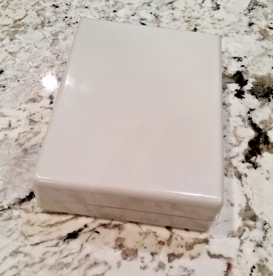 PROJECT BOX ENCLOSURE W/4 AA BATTERY COMPARTMENT BEIGE 7 1/2"HX5 3/8"WX1 3/4"D