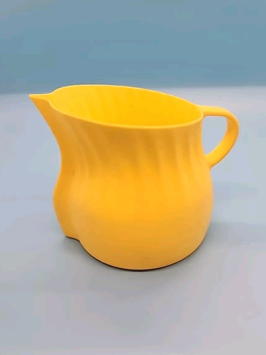 Mastrad Lemon Squeezer Yellow - 3"