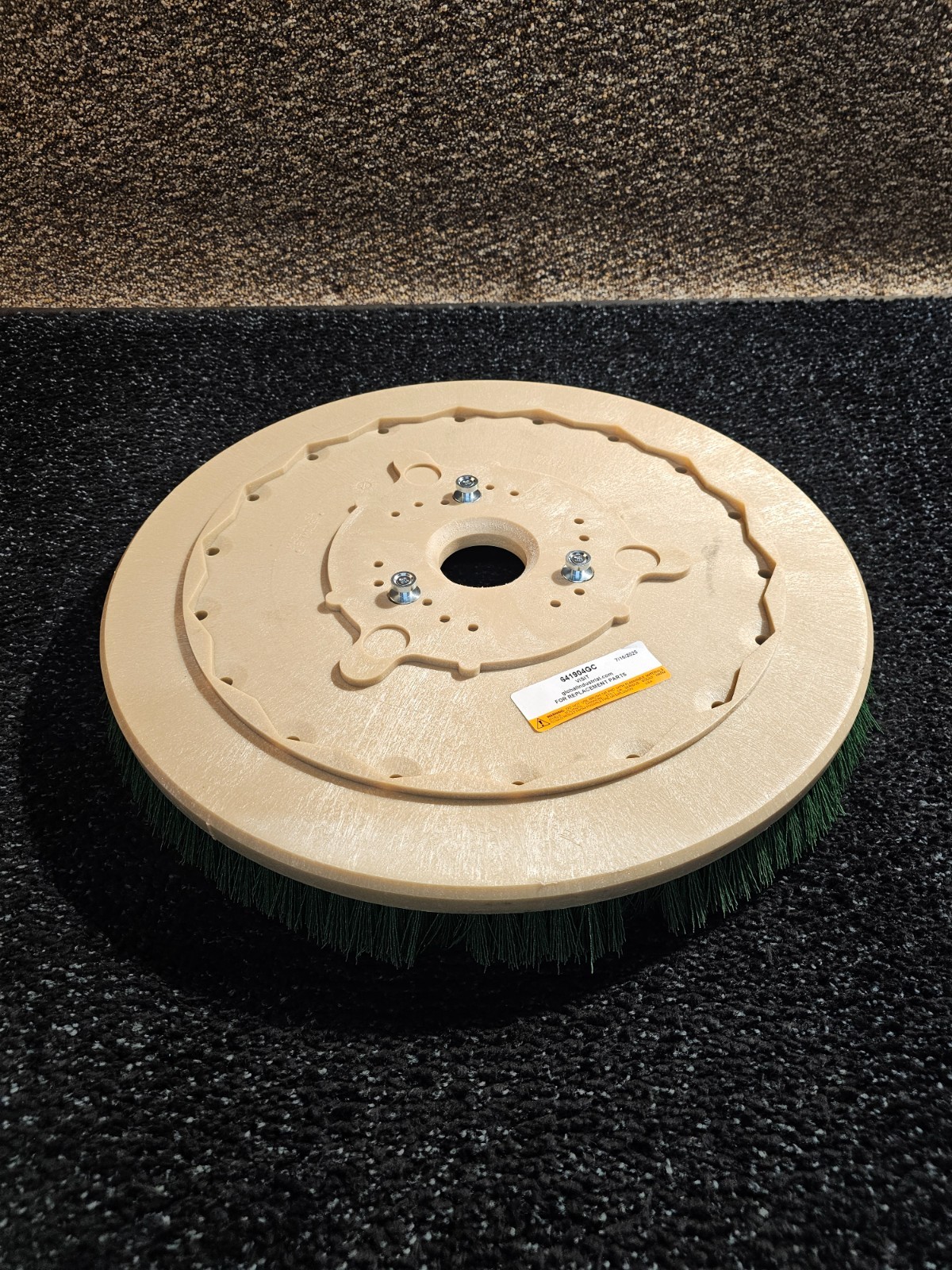 Global Industrial 641904GC 20 in. 22-120 Grit Scrub Brush for Concrete - Green