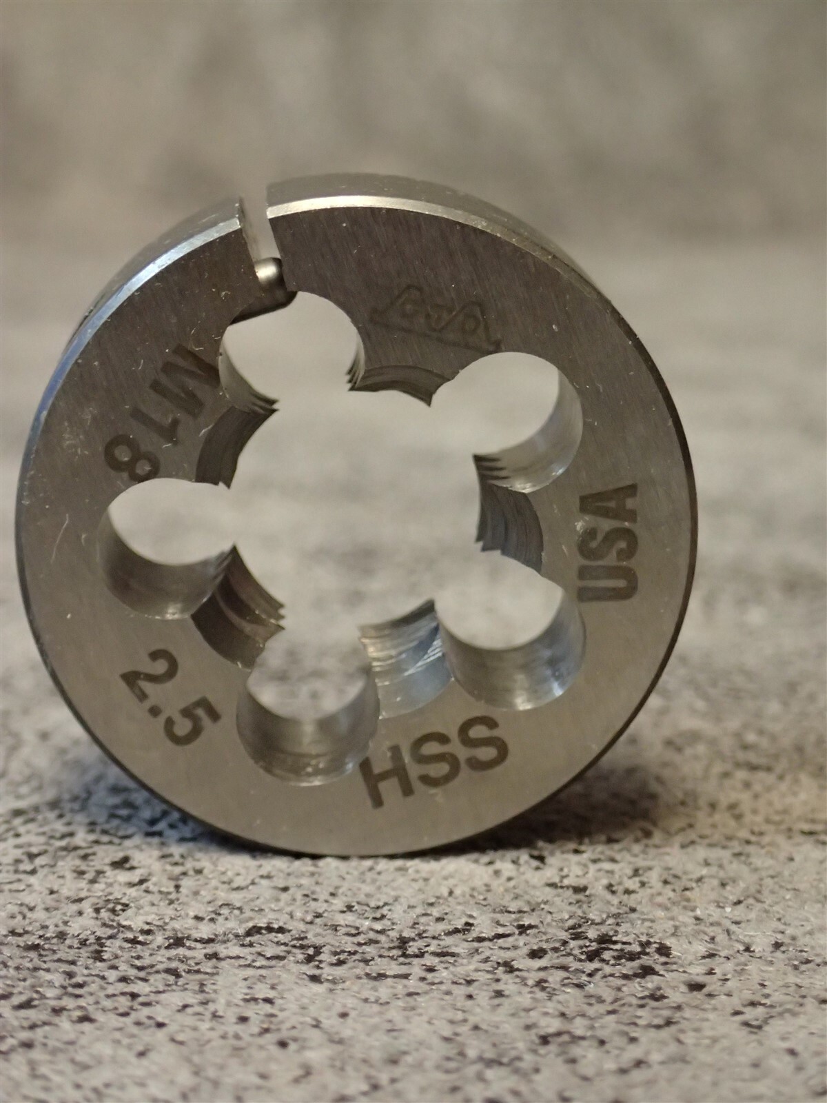 415896 Greenfield M18 x 2.5 HSS Metric Coarse Round Adj Die 1-1/2"OD (BN13)