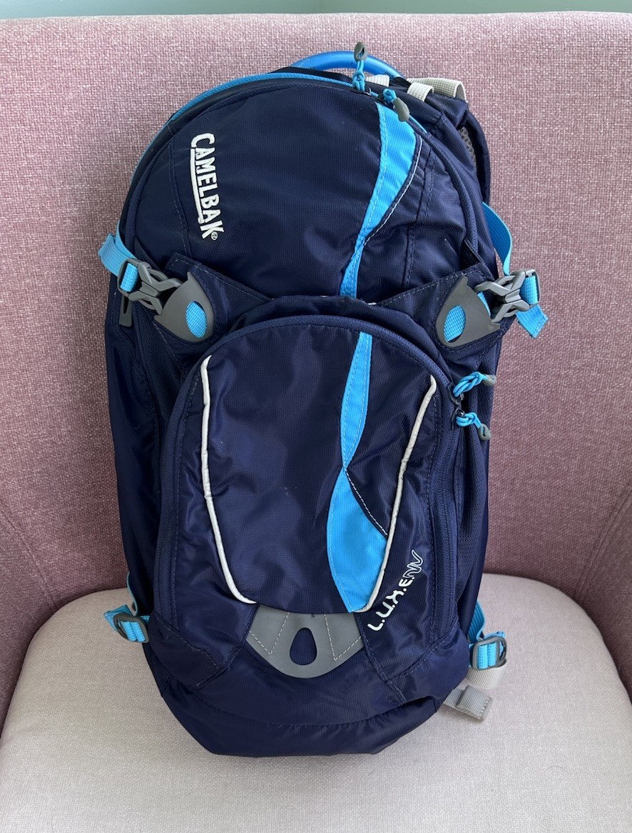 CamelBak L.U.X.E. NV Hiking Hydration Women’s Backpack 2 Bladders Blue Clean