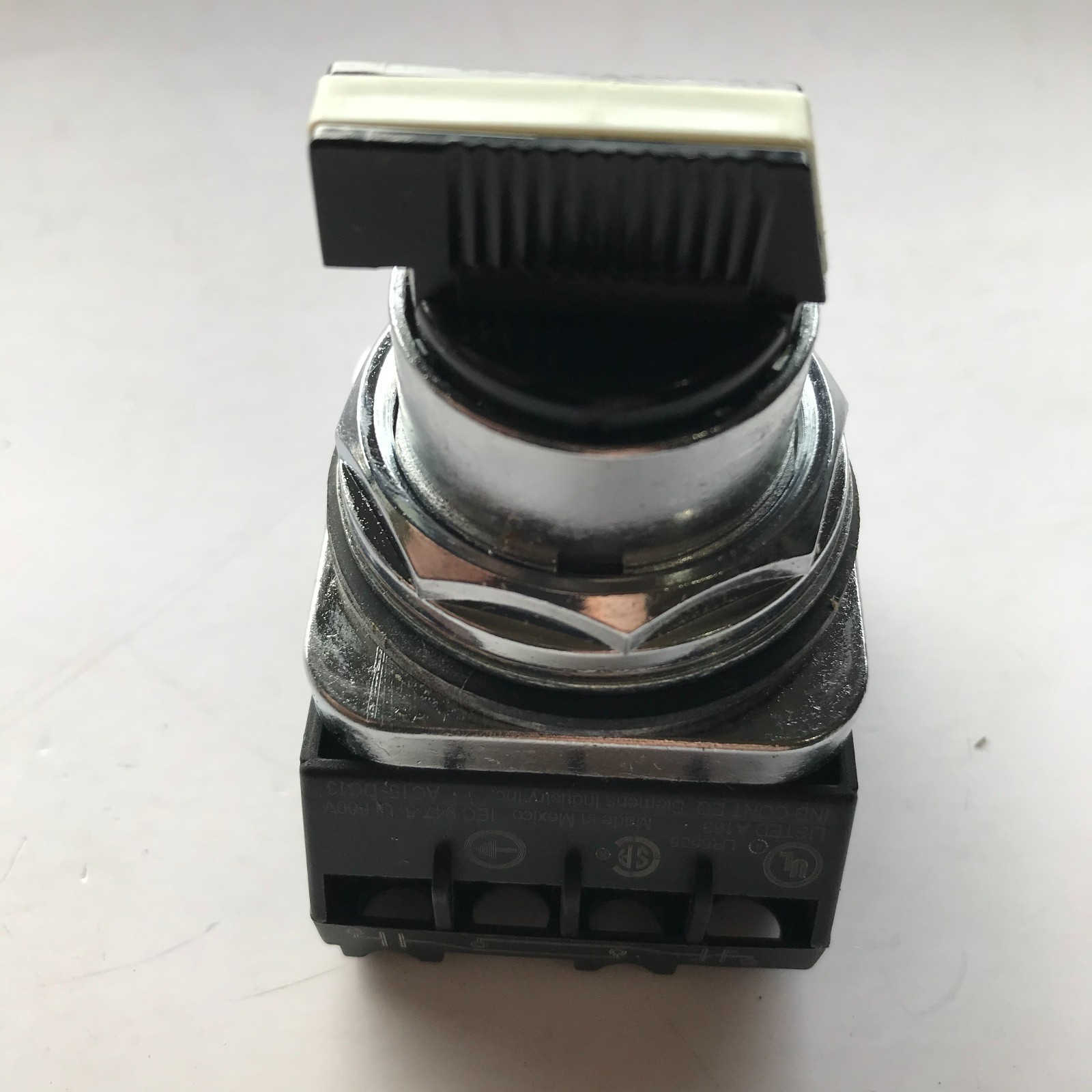 Siemens Selector Operator Short Lever Spring Return 52SA2CDBA2 - (NEW IN BOX)