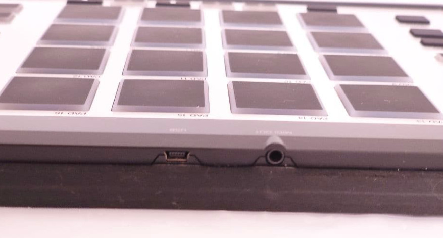 Akai Professional MPC Element DJ Sampler Pro Midi Control Pad