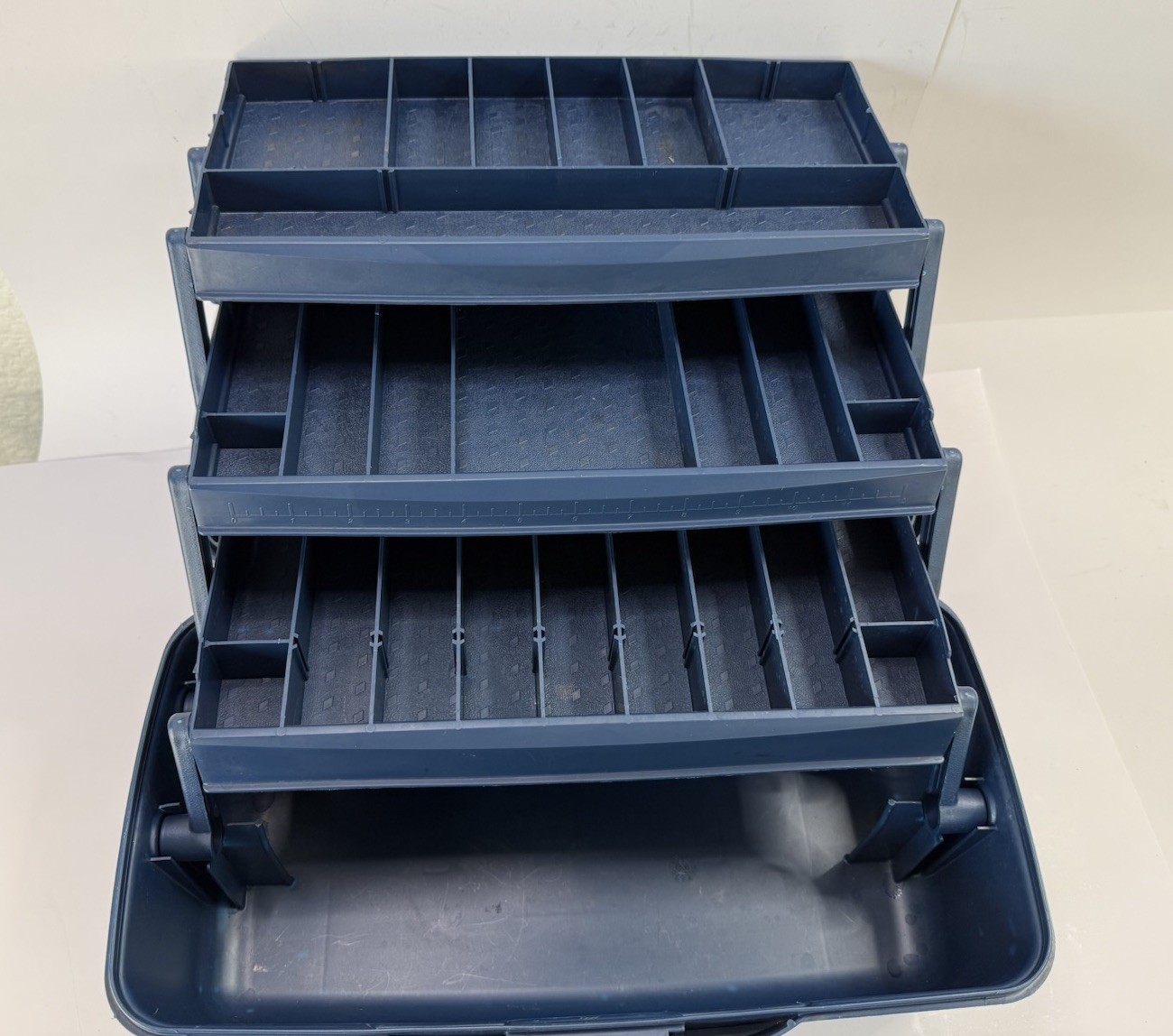 ArtBin 3 Tray Essentials Art & Hobby Supply Storage Box Great + Shape!