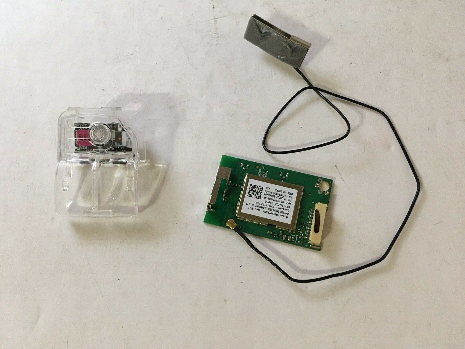 HISENSE 58R6E3 WIFI MODULE/ POWER BUTTON BUNDLE
