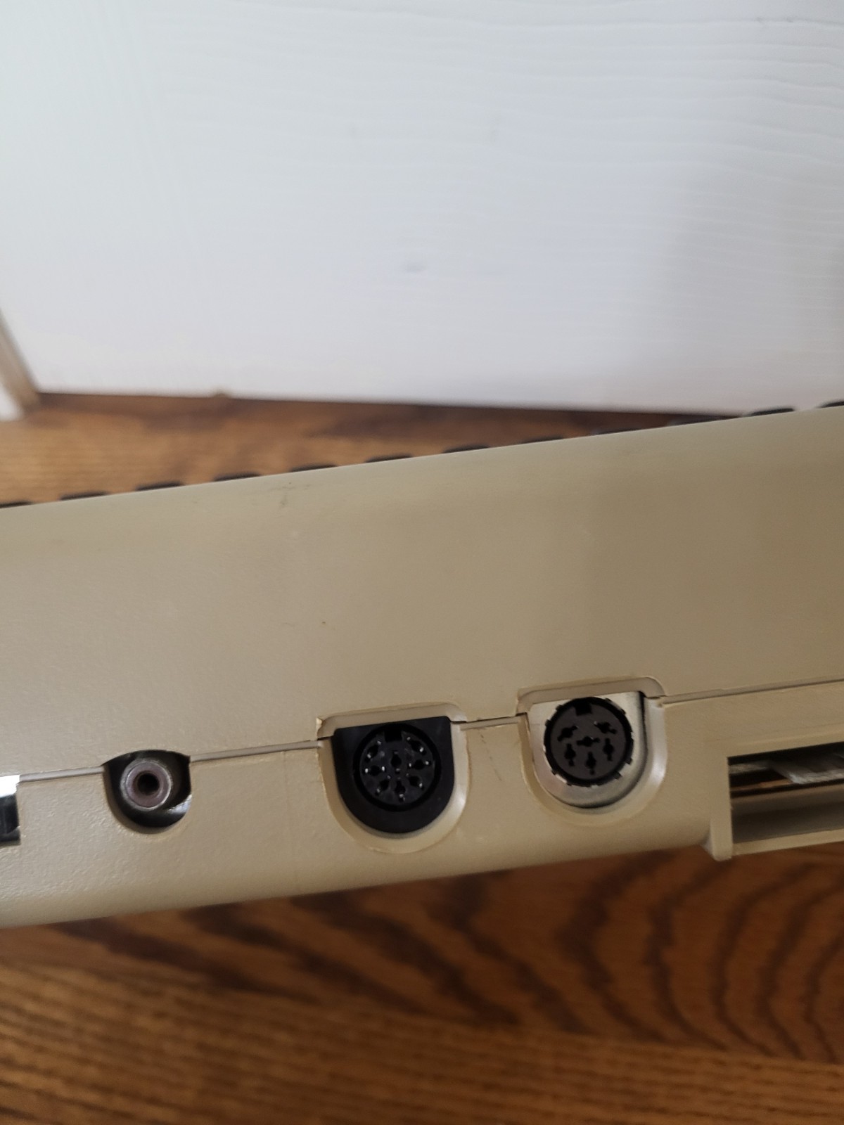 Commodore 64 Model C64 Breadbin Vintage Computer - READ Missing Key
