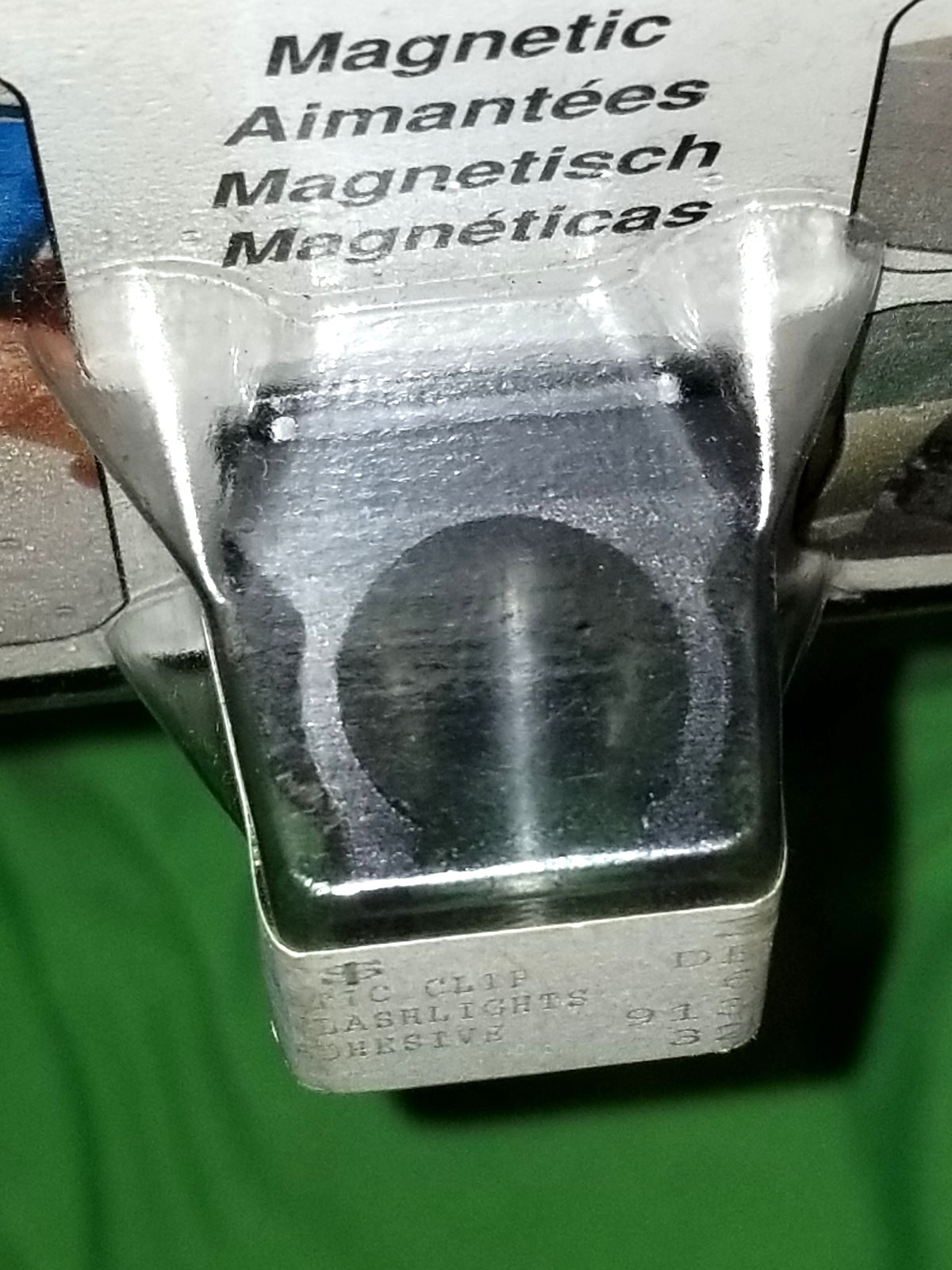 Nite Ize Magnetic Clip Flashlight Holder