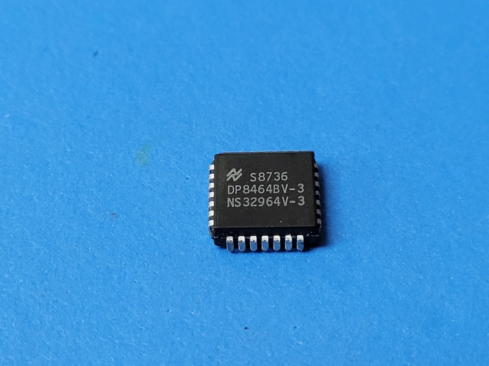 (1 PC) DP8464BV-3 NSC DISC PULSE DETECTOR PLCC-28