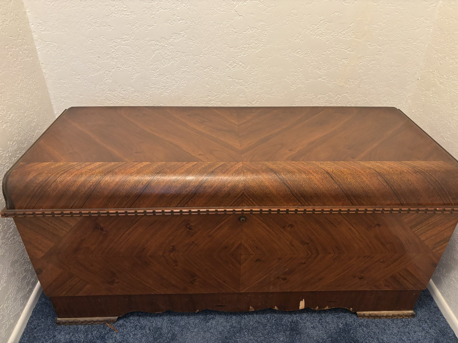 LANE CEDAR CHEST 46x 24x18 Beautiful Wood