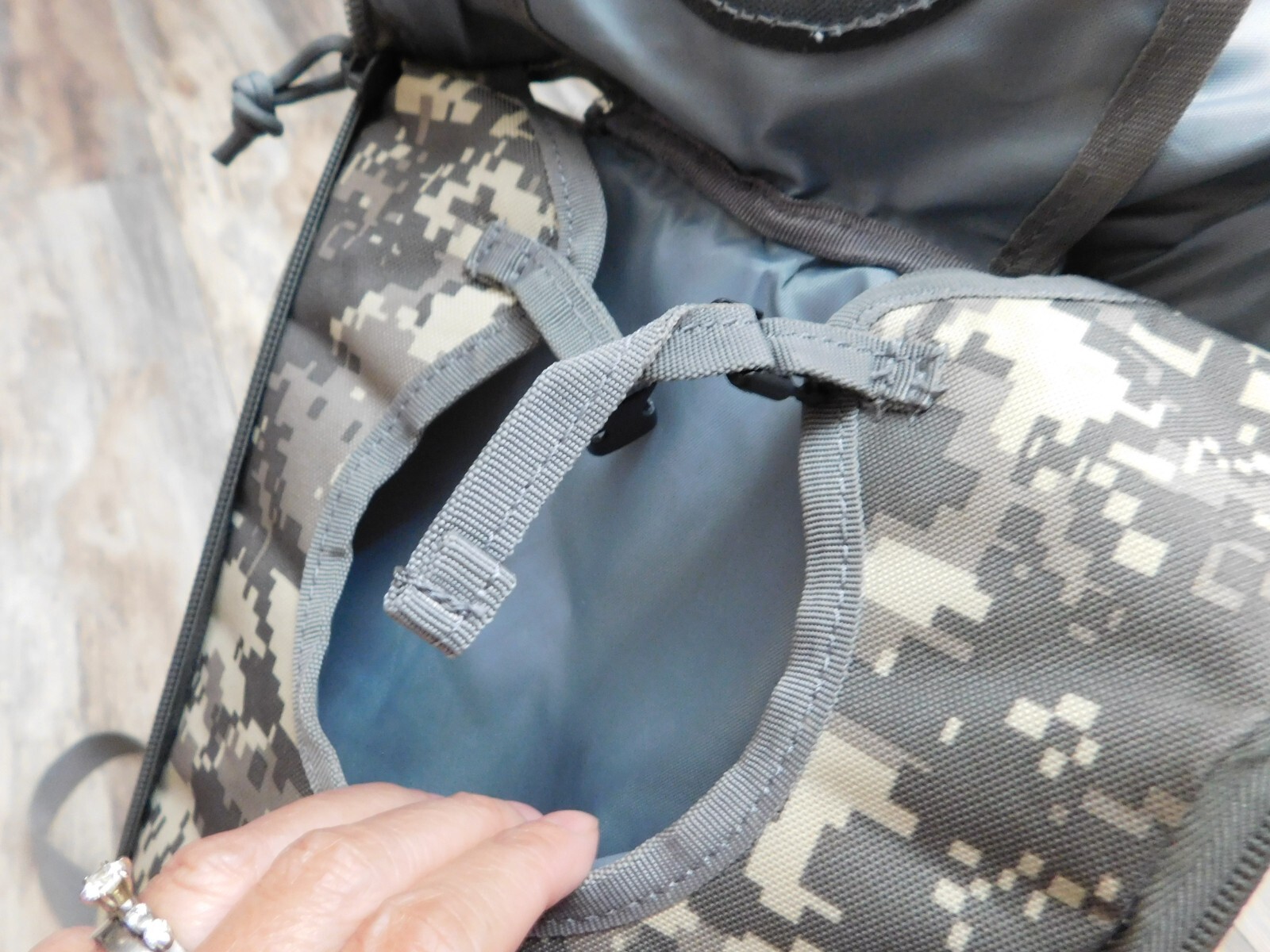 3L 100 oz CAMO HYDRATION CARRIER ( NO BLADDER) NEW