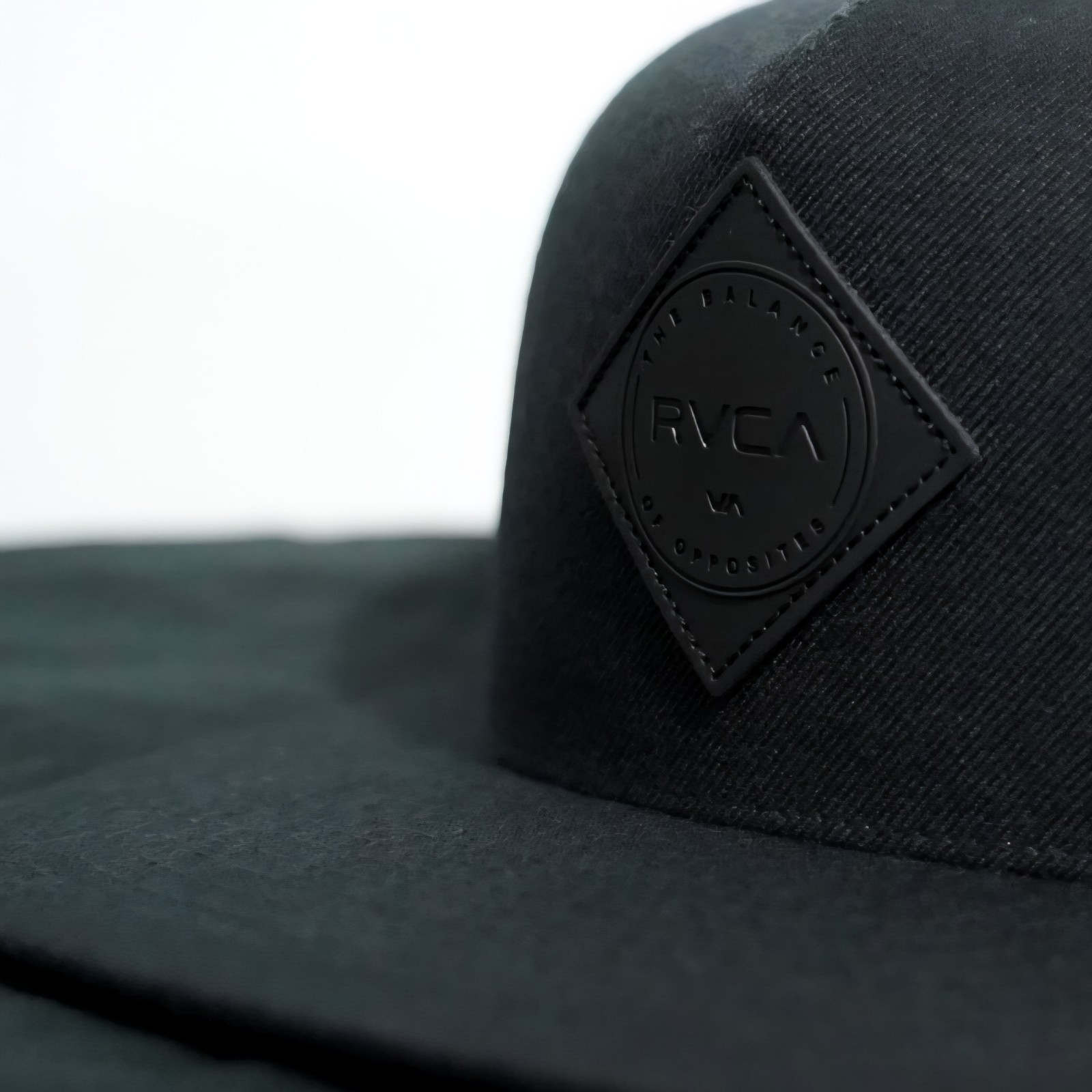 New RVCA Snapback Black Hat Mid Fit / Acrylic Wool Twill / PATCH FLAGSHIP