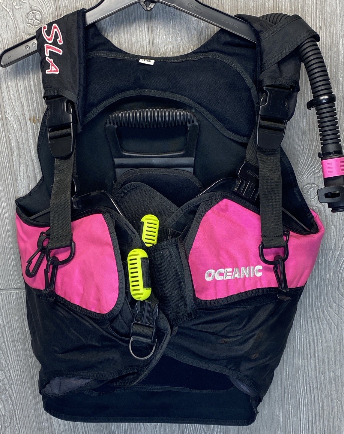 Oceanic Delta Scuba Gear Package Regulator Set Isla Pink Vest Size Med - Large