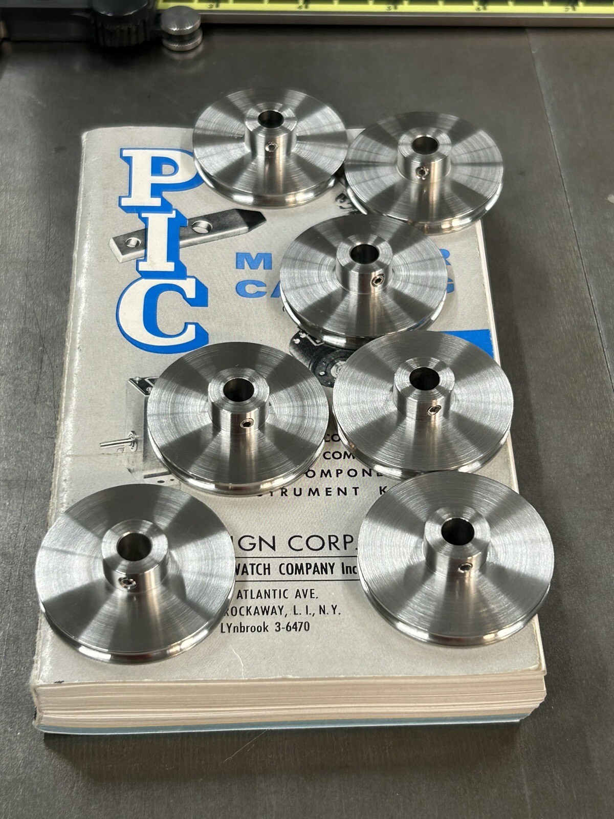 QTY 1 PIC DESIGN FOR ROUND BELT 1 1/2” DIA. STAINLESS MOTOR PULLEY 1/4” BORE