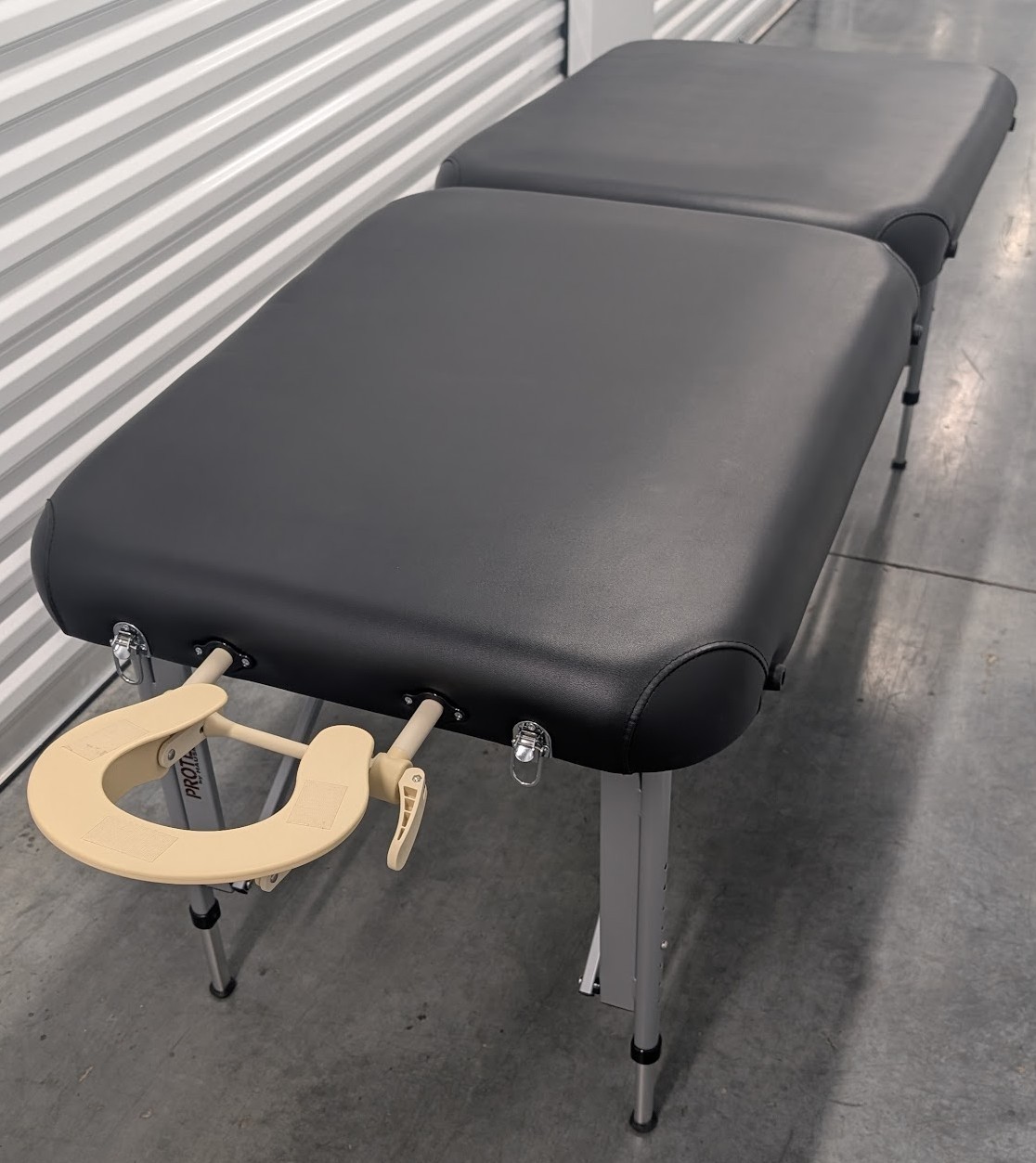 Hausmann New Portable Athletic Trainer Treatment Massage Table with Carry Bag