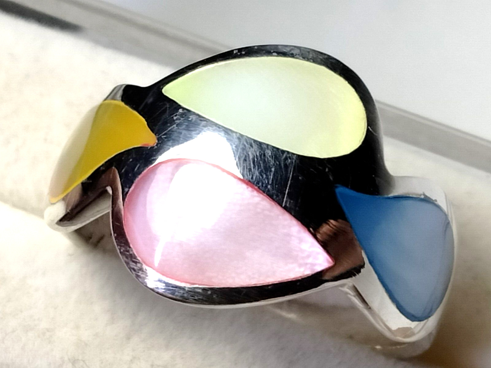 LOVELY! MOP  INLAYS IN STERLING SILVER.925 RING SIZE 9.0-9.25!