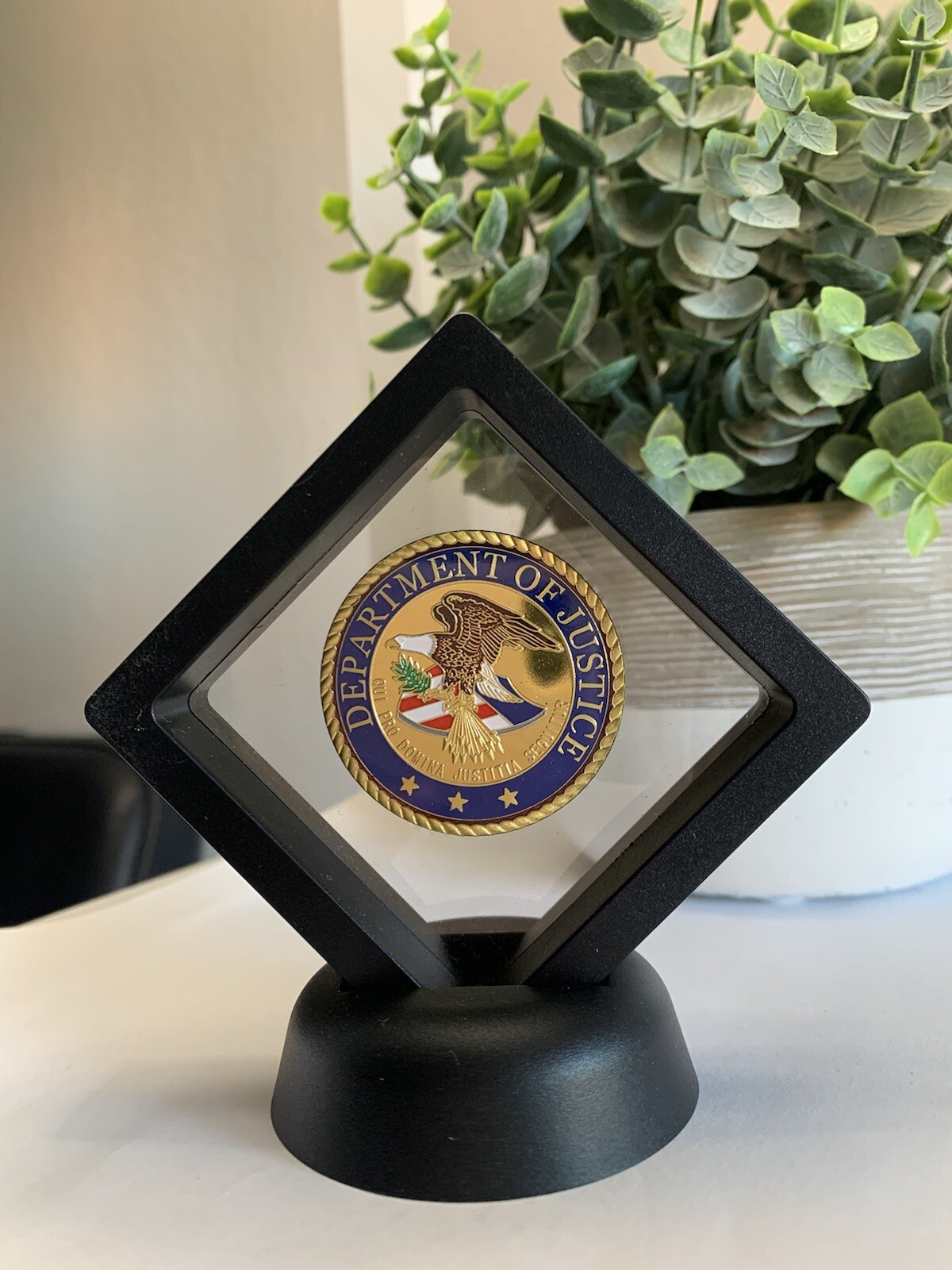 DOJ United States DEPARTMENT OF JUSTICE Challenge Coin w/case NEW!