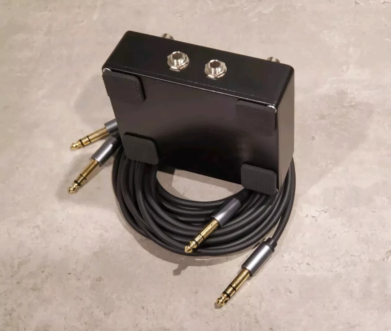 Custom 4-Button Footswitch for Madison Divinity with two 10-Foot TRS Cables