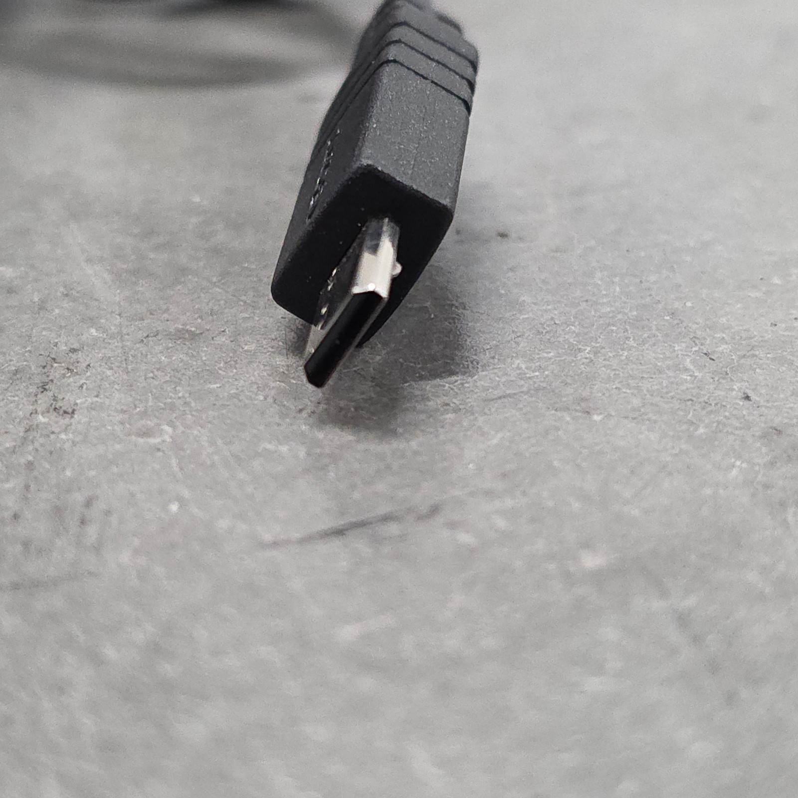 Sony RM-VPR1 Remote Control Does Not Have Multi-Terminal Cable or Clip