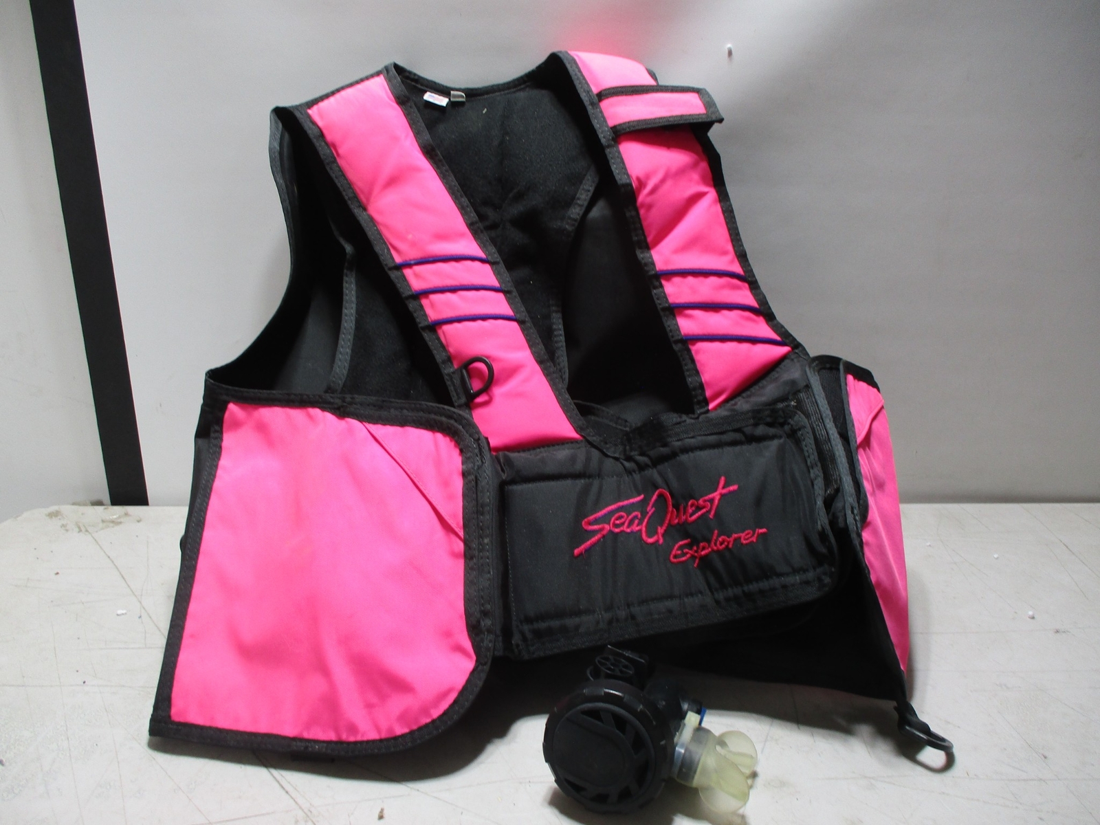 K261) Seaquest Explorer ADV/BCD Scuba Vest Hot Pink Women's Size Small