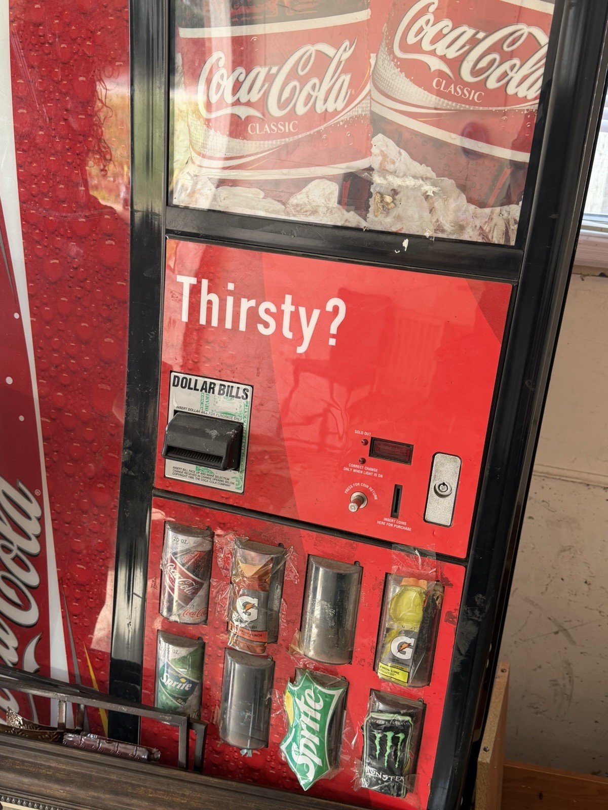 Coca-Cola Can Vending Machine 6 Selections Dollar Bill Acceptor Coin Changer