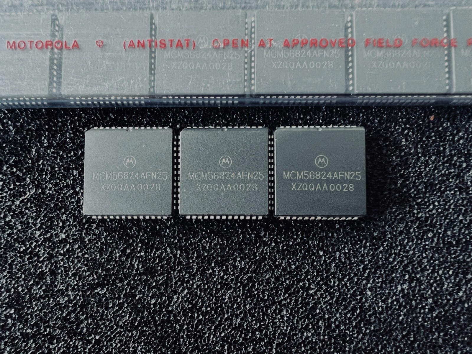 MCM56824AFN25