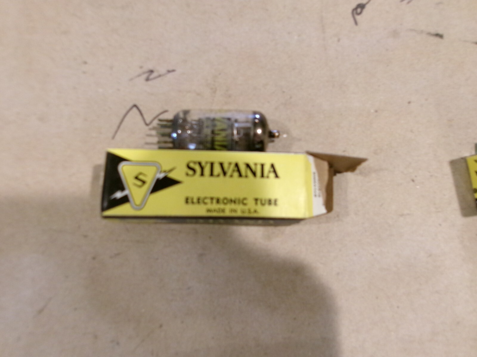 OEM VINTAGE ELECTRONIC TUBE SYLVANIA 6BW8